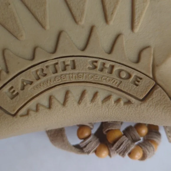 Earth Shoe Beaded Gelron 2000 Comfort First Leather Thong Sandal 7.5 Tan Brown - Picture 9 of 13